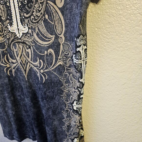 Vocal Women’s Rhinestone Cross Graphic V-Neck T-Shirt Black Biker Edgy DD721 - Picture 4 of 9